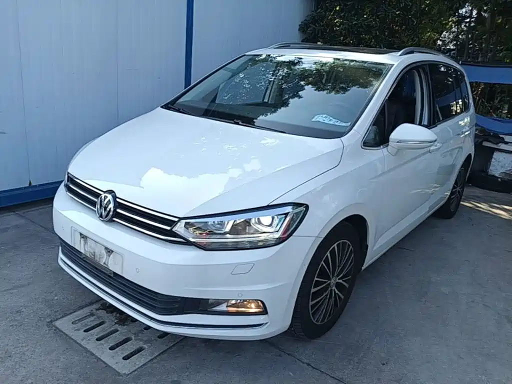 Volkswagen Touran 2017 — фото 2