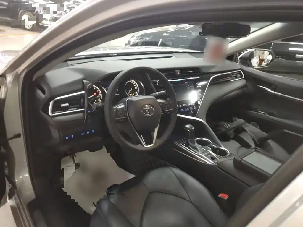 Toyota Camry 2019 — фото 10
