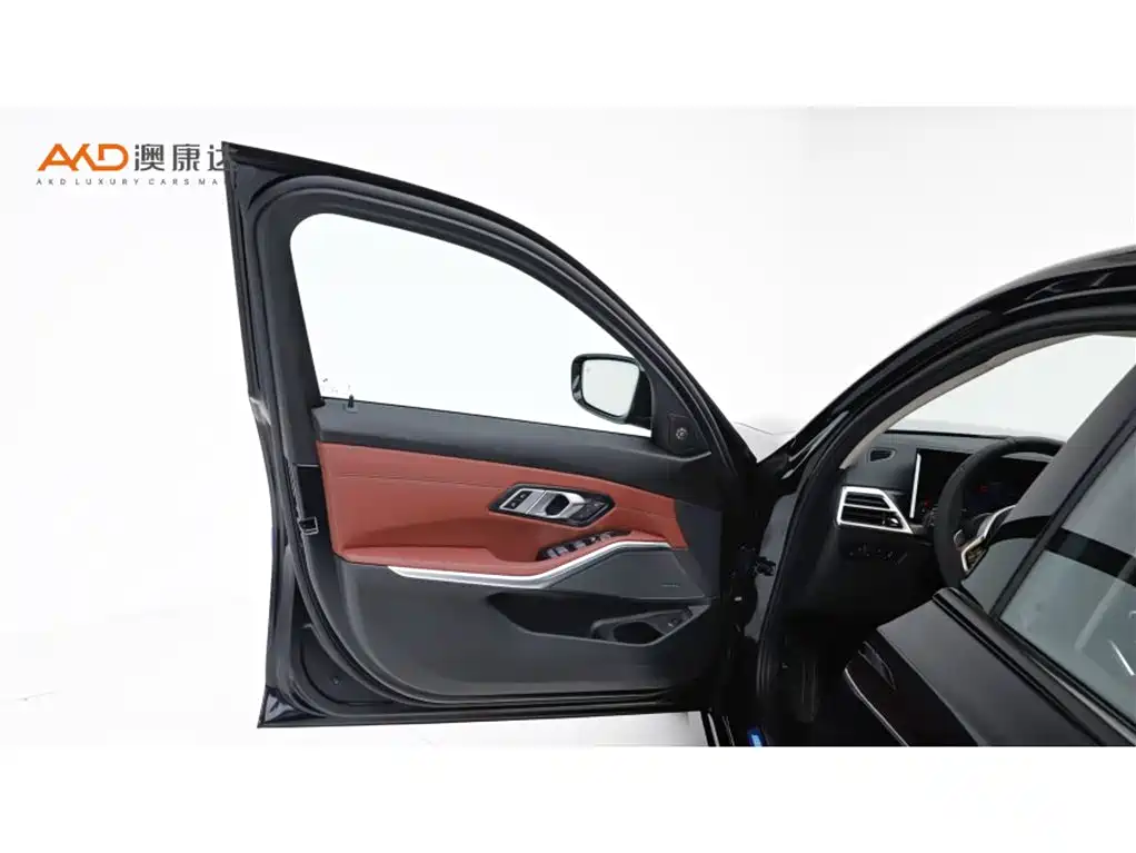 BMW 3 Series 2025 — фото 10