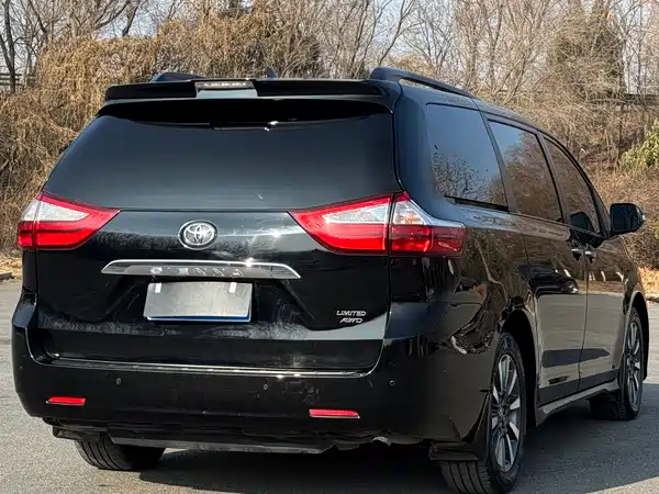 Toyota Sienna 2015