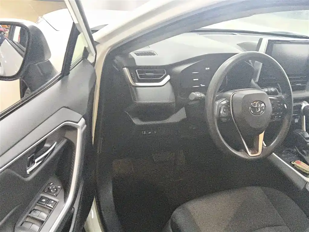 Toyota RAV4 2021 — фото 16