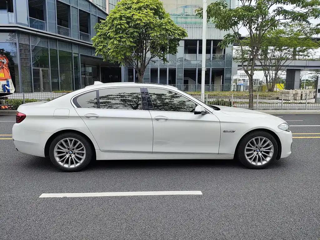 BMW 5 Series 2017 — фото 4