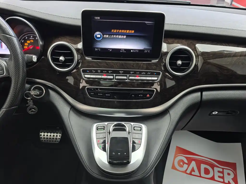 Mercedes-Benz V-Class 2018 — фото 15