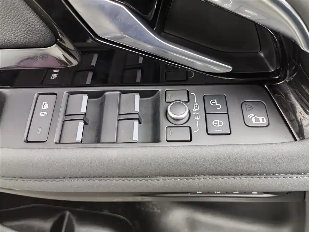 Land Rover Evoque 2021 — фото 9