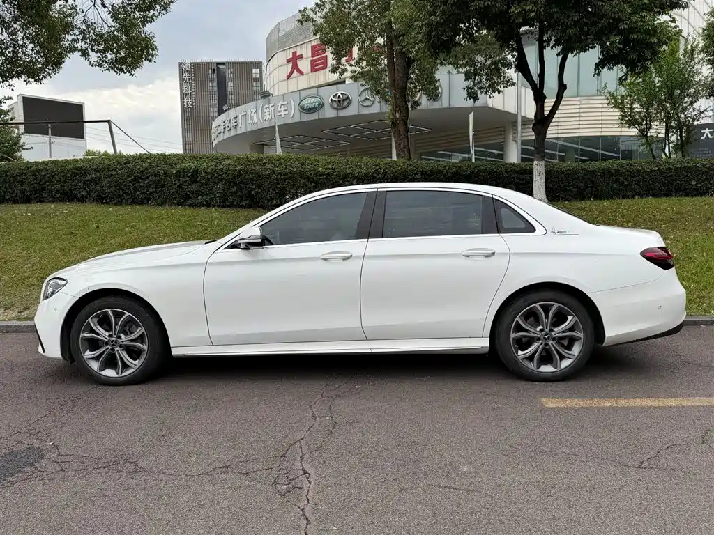 Mercedes-Benz E-Class 2022