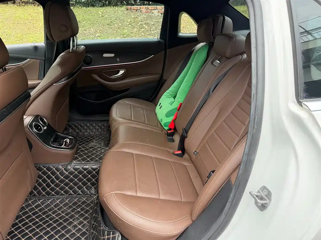 Mercedes-Benz E-Class 2022 — фото 10