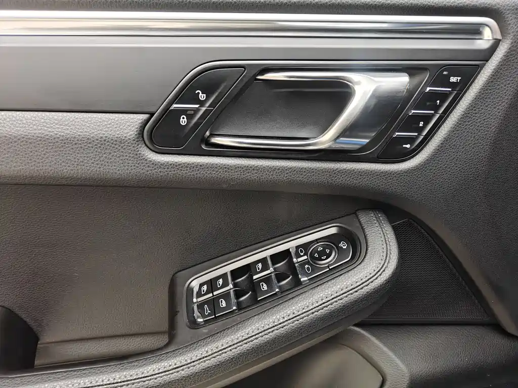 Porsche Macan 2016 — фото 17