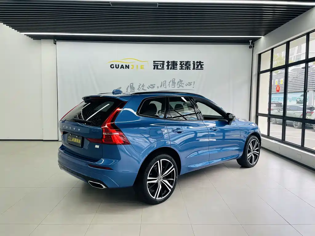 Volvo XC60 PHEV 2020 — фото 16
