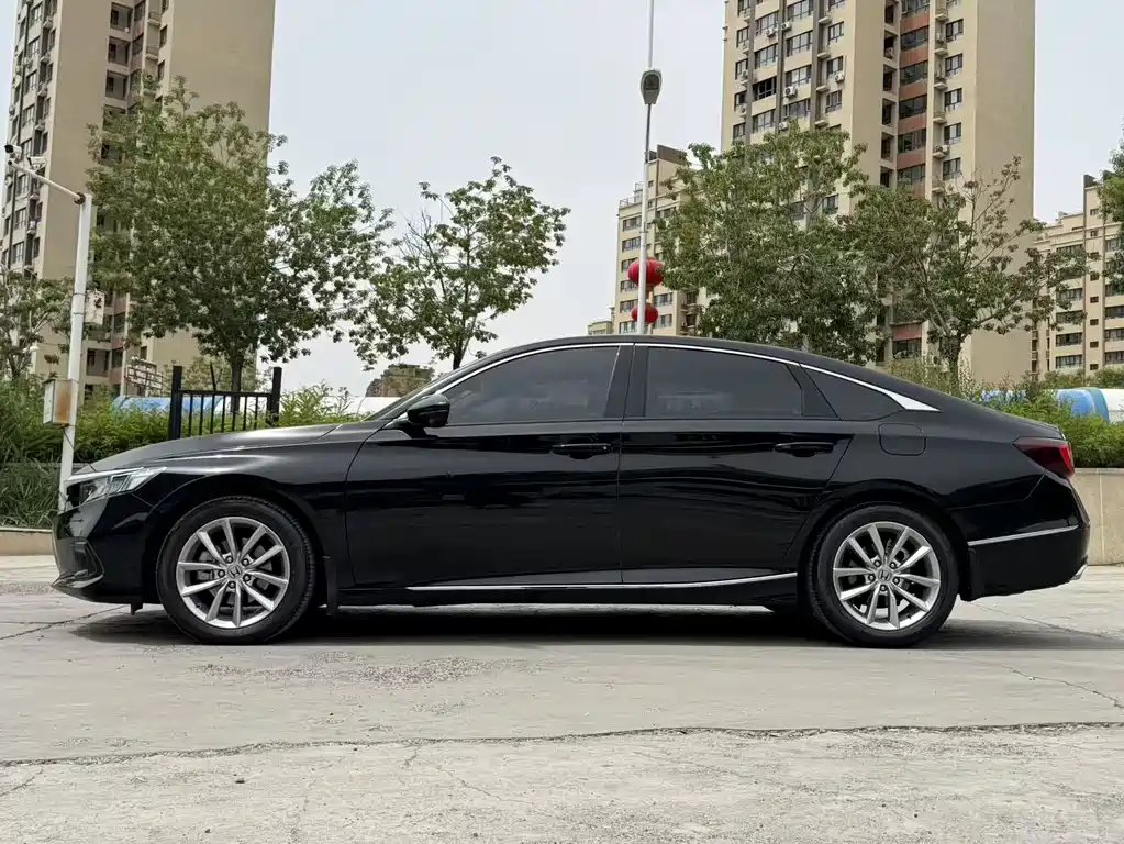 Honda Accord 2022 — фото 10