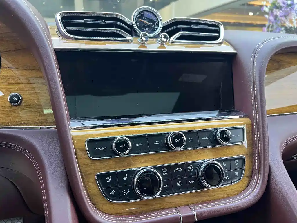 Bentley Bentayga 2021 — фото 10