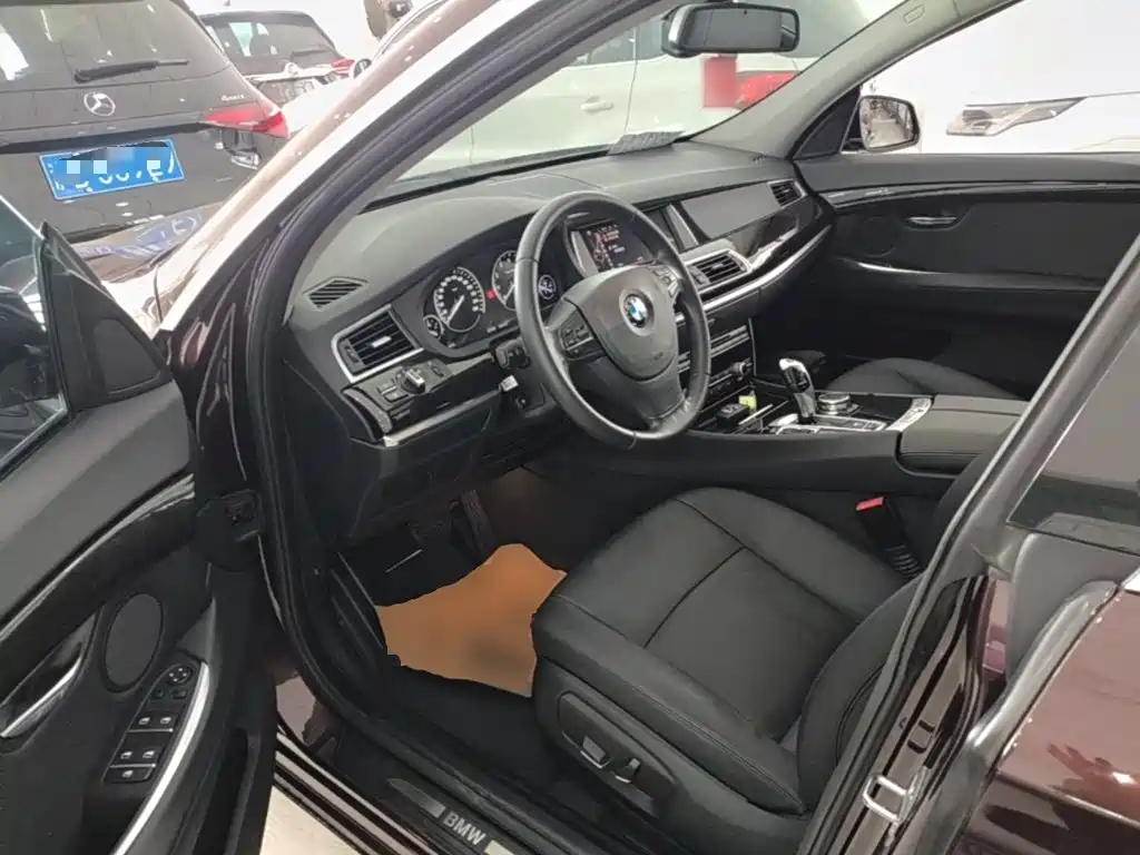 BMW 5 Series GT 2016 — фото 12