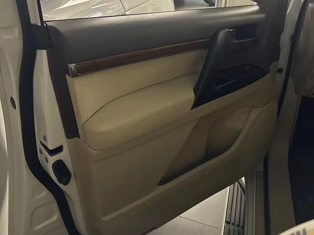 Toyota Land Cruiser 2019 — фото 12