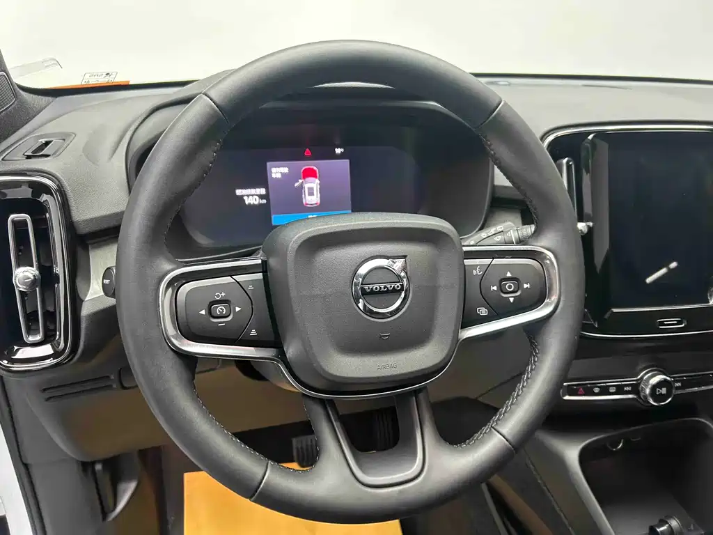 Volvo XC40 2024 — фото 14