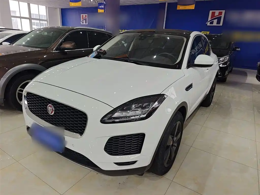 Jaguar E-PACE 2023 — фото 1