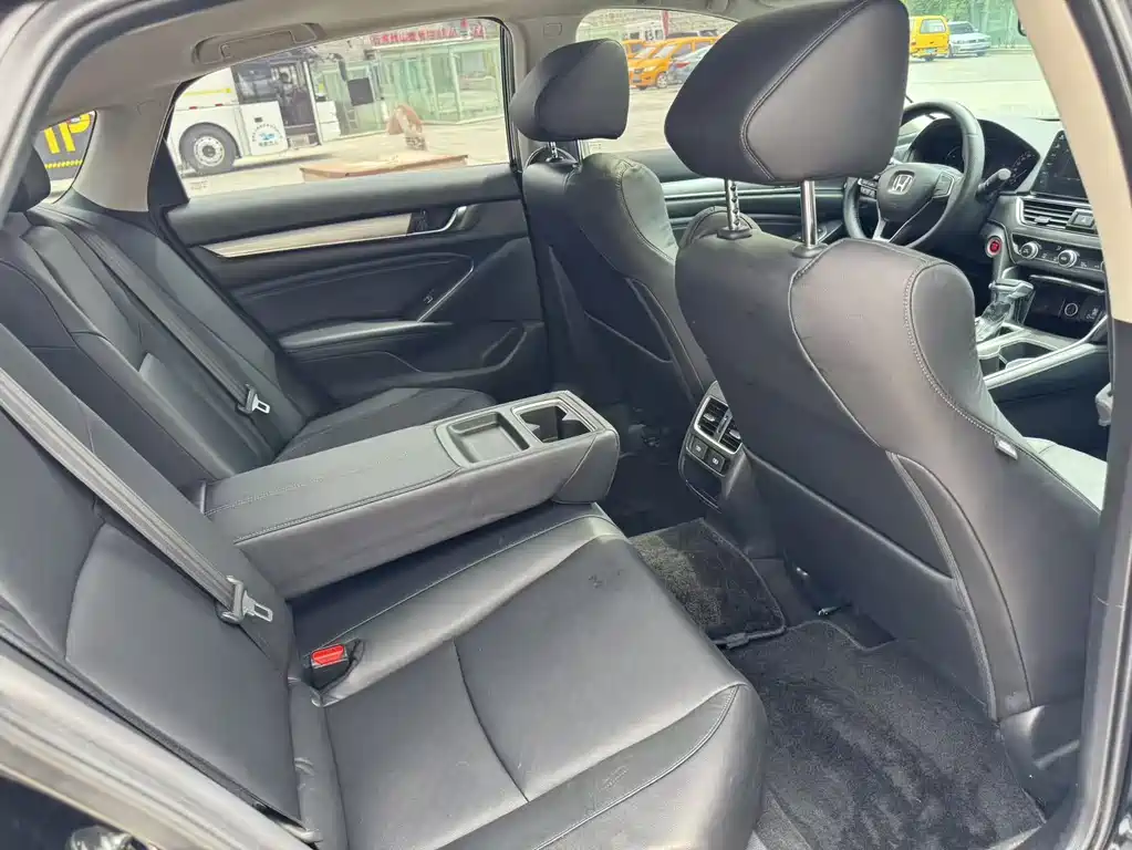 Honda Accord 2022 — фото 11
