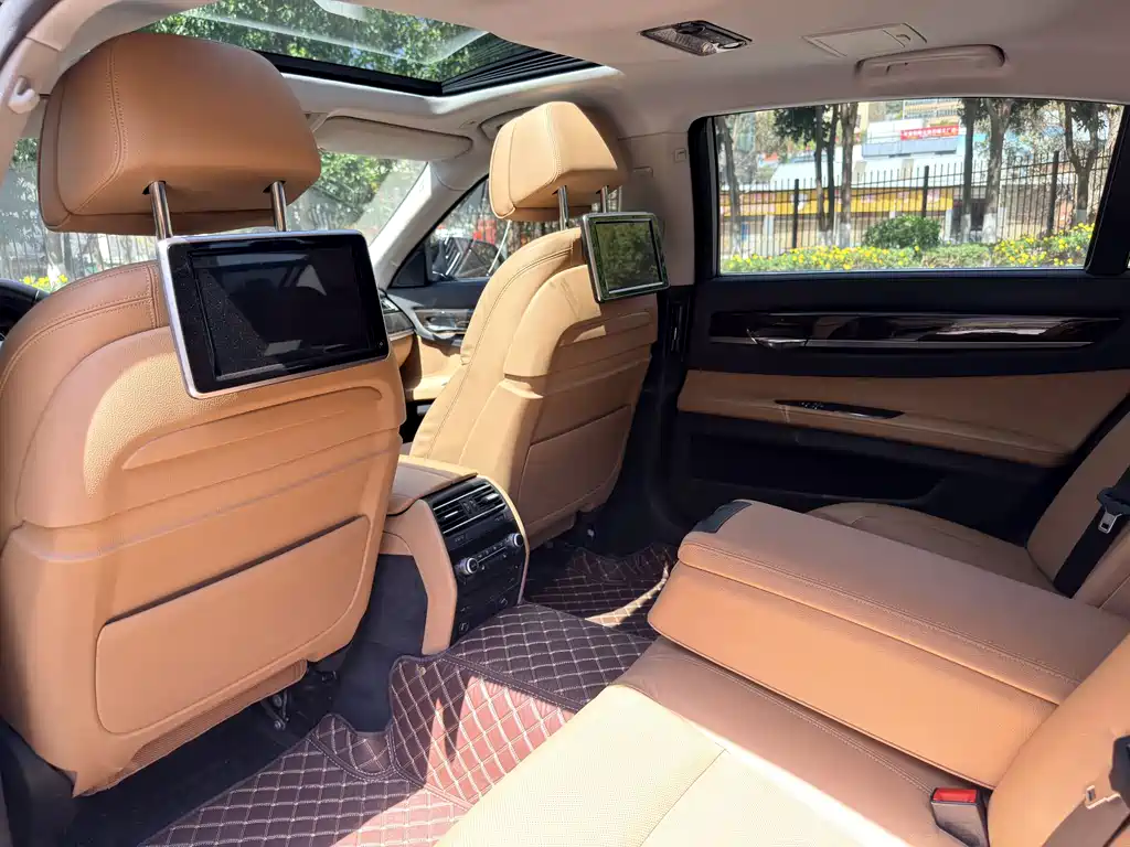 BMW 7 Series 2013 — фото 14