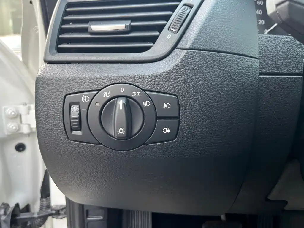 BMW X1 2012 — фото 11