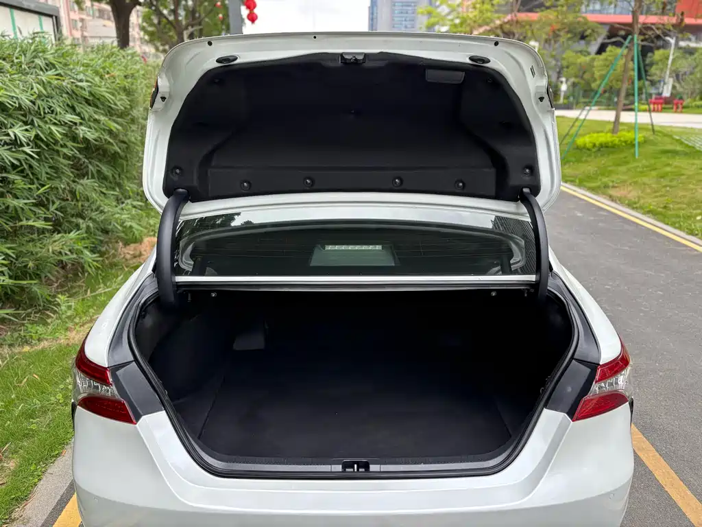 Toyota Camry 2020 — фото 28