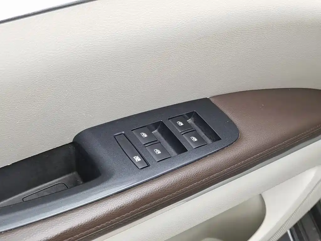 Buick GL8 2023 — фото 9
