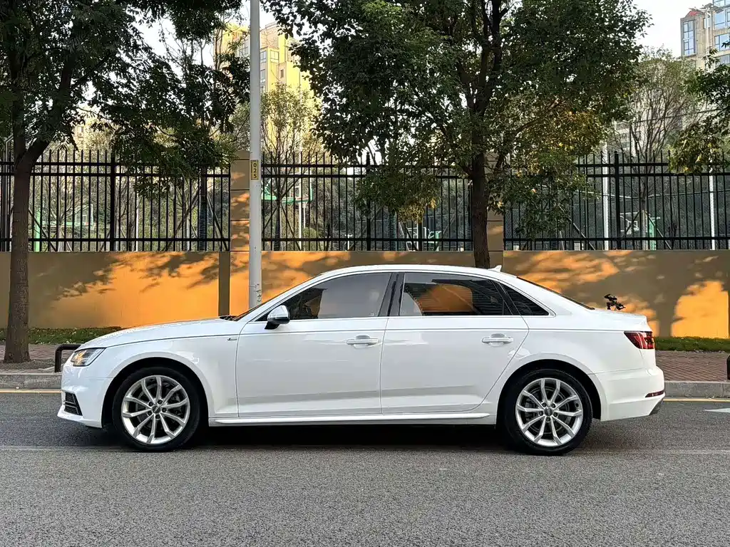 Audi A4L 2018