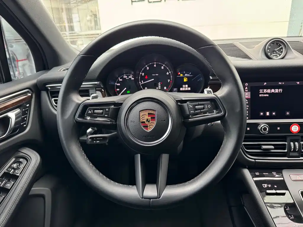 Porsche Macan 2022 — фото 9