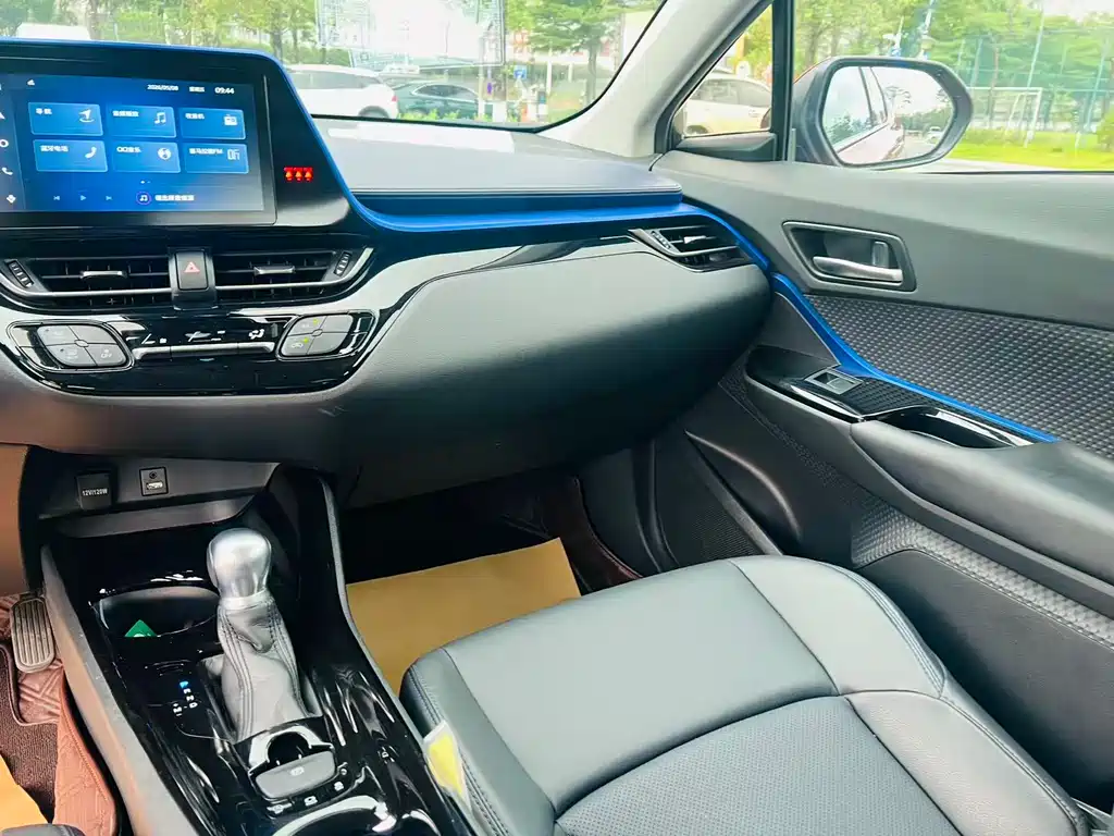 Toyota C-HR 2022 — фото 16