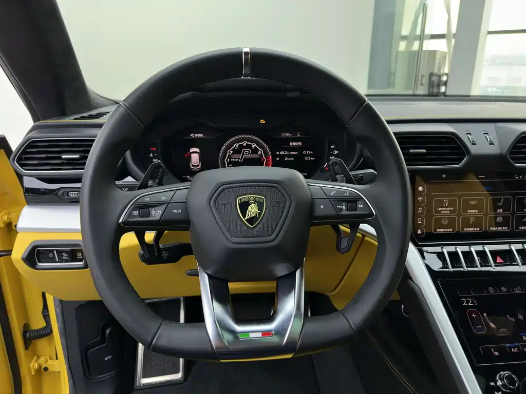 Lamborghini Urus 2020 — фото 14