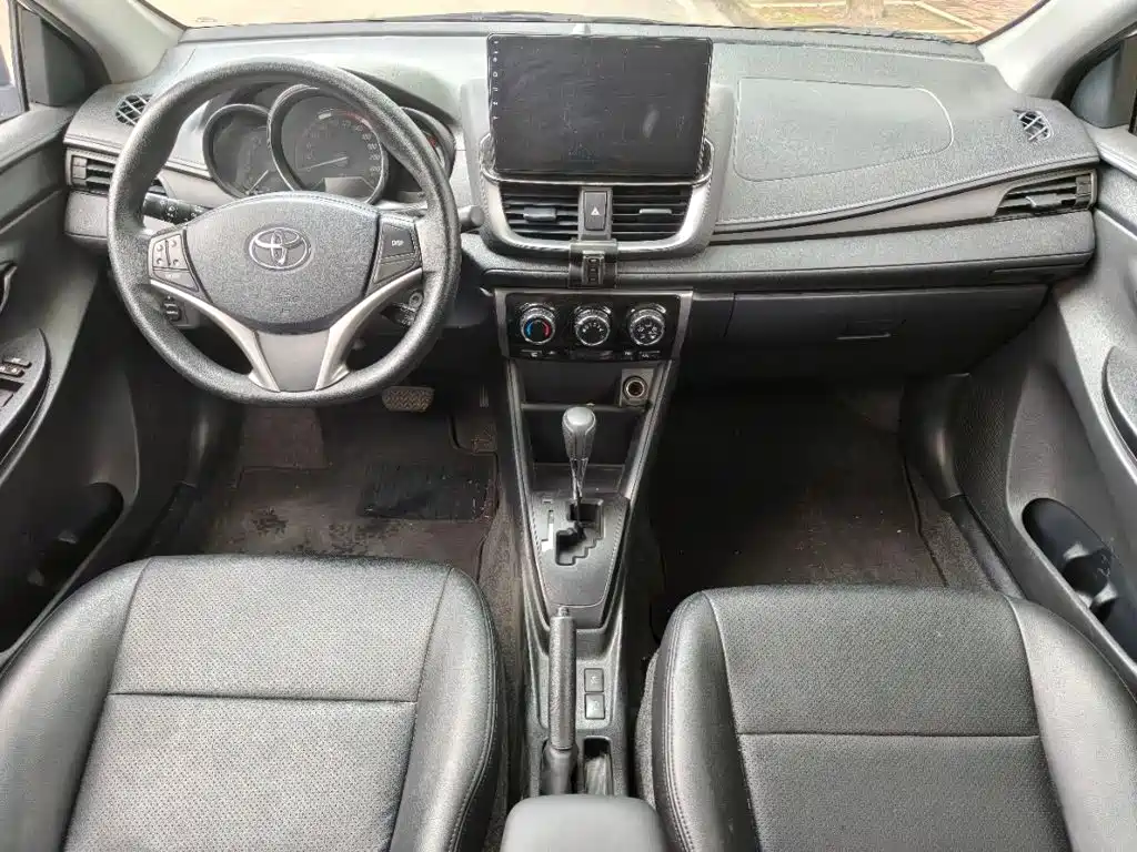 Toyota Yaris L 2023