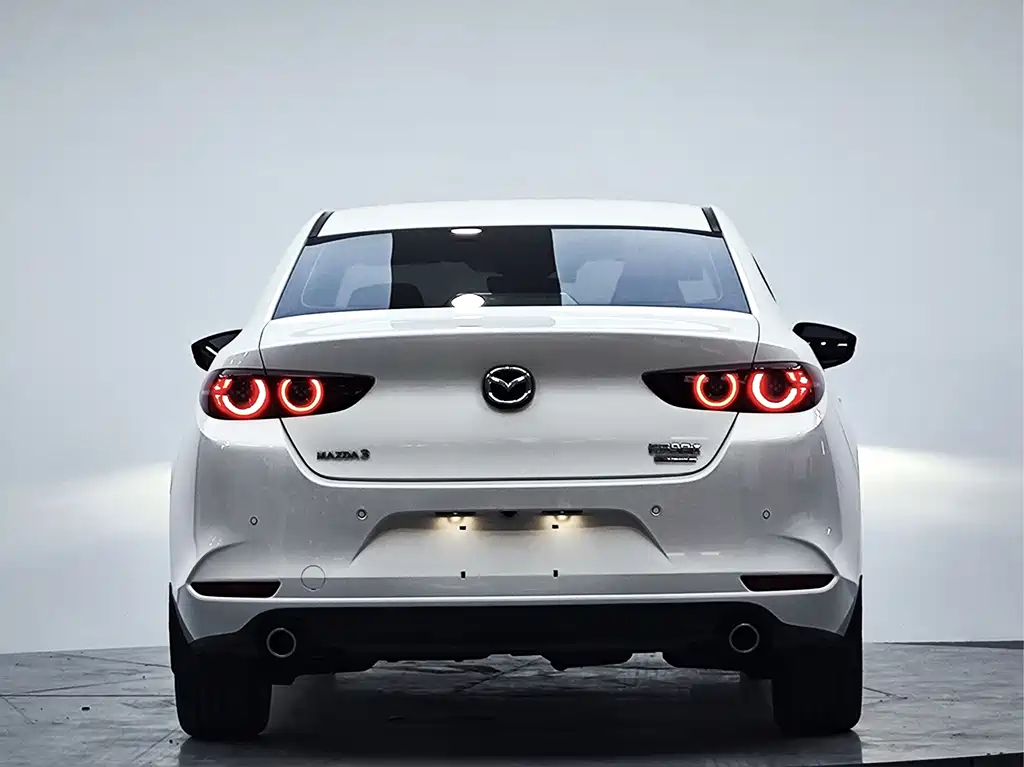 Mazda 3 Axela 2023 — фото 17
