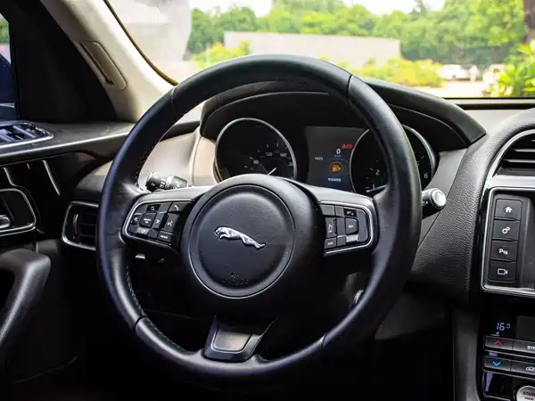 Jaguar F-PACE 2017