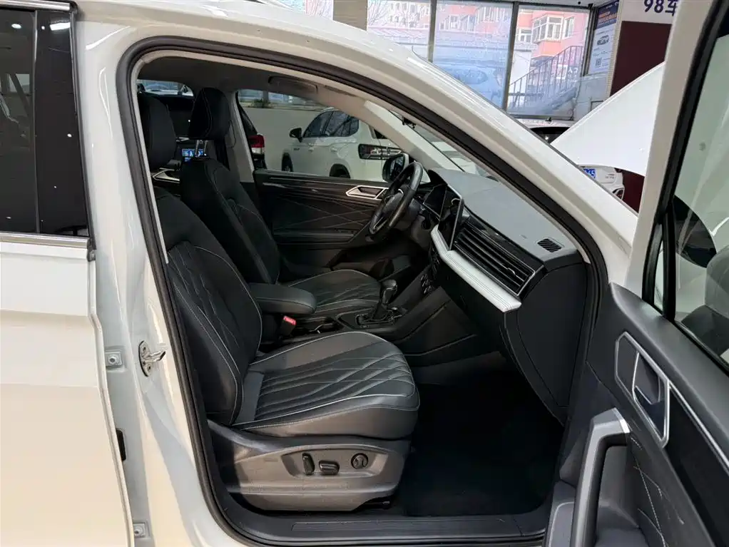 Volkswagen Tiguan L 2023 — фото 21