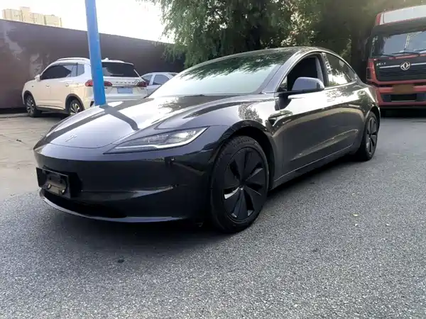 Tesla Model 3 2025