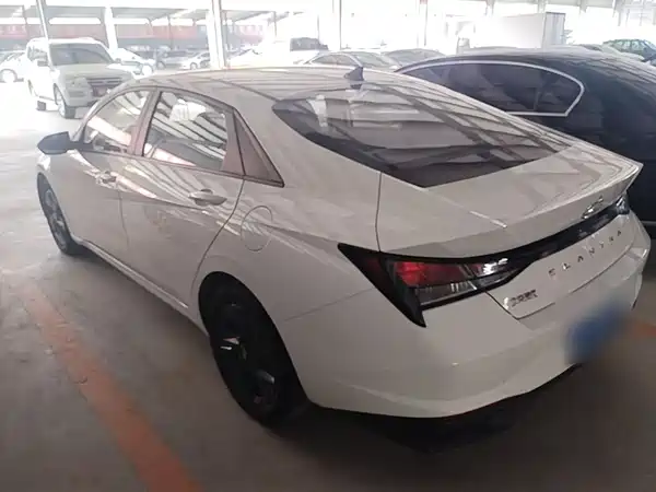 Hyundai Elantra 2023