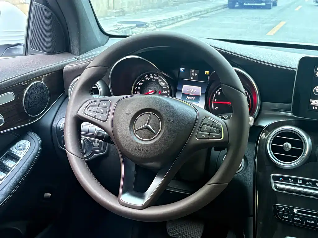Mercedes-Benz GLC 2017 — фото 10