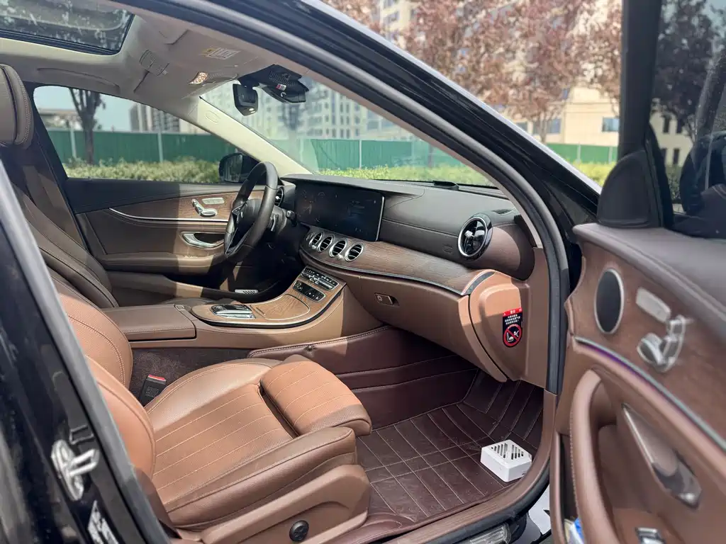 Mercedes-Benz E-Class 2022 — фото 11