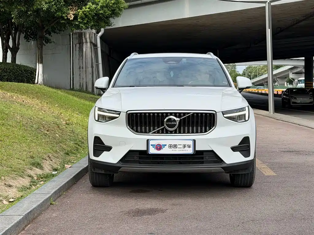 Volvo XC40 2023 — фото 2