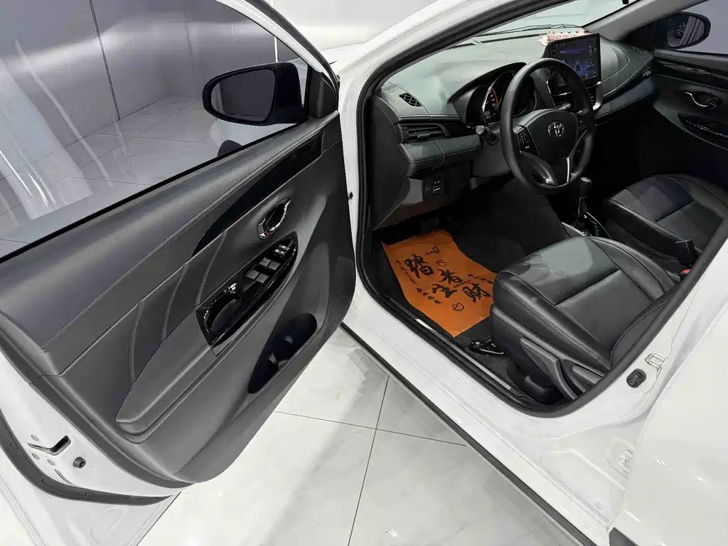 Toyota Yaris L 2022 — фото 7