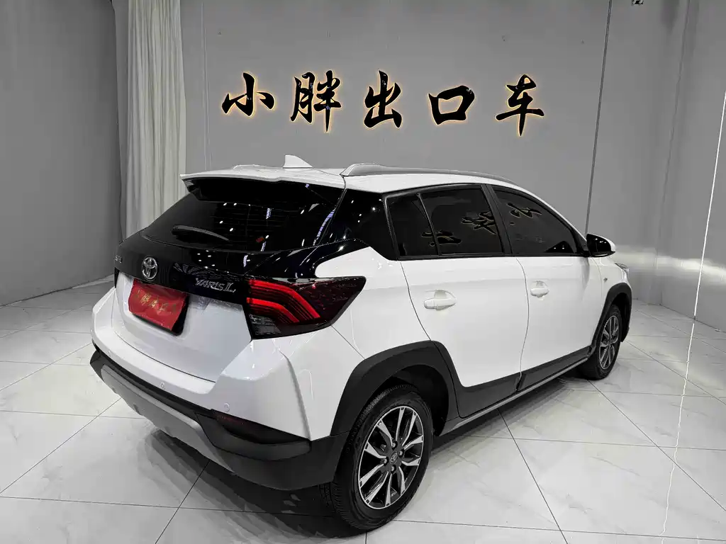Toyota Yaris L 2022 — фото 4