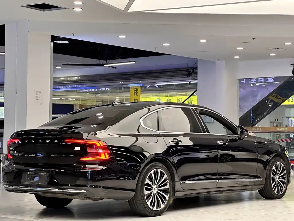 Volvo S90 Plug-In Hybrid 2023 — фото 4