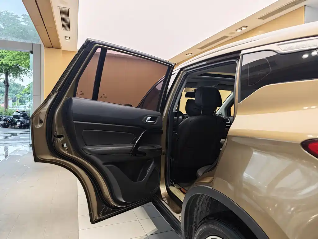 GAC Motor Trumpchi GS4 2015 — фото 20