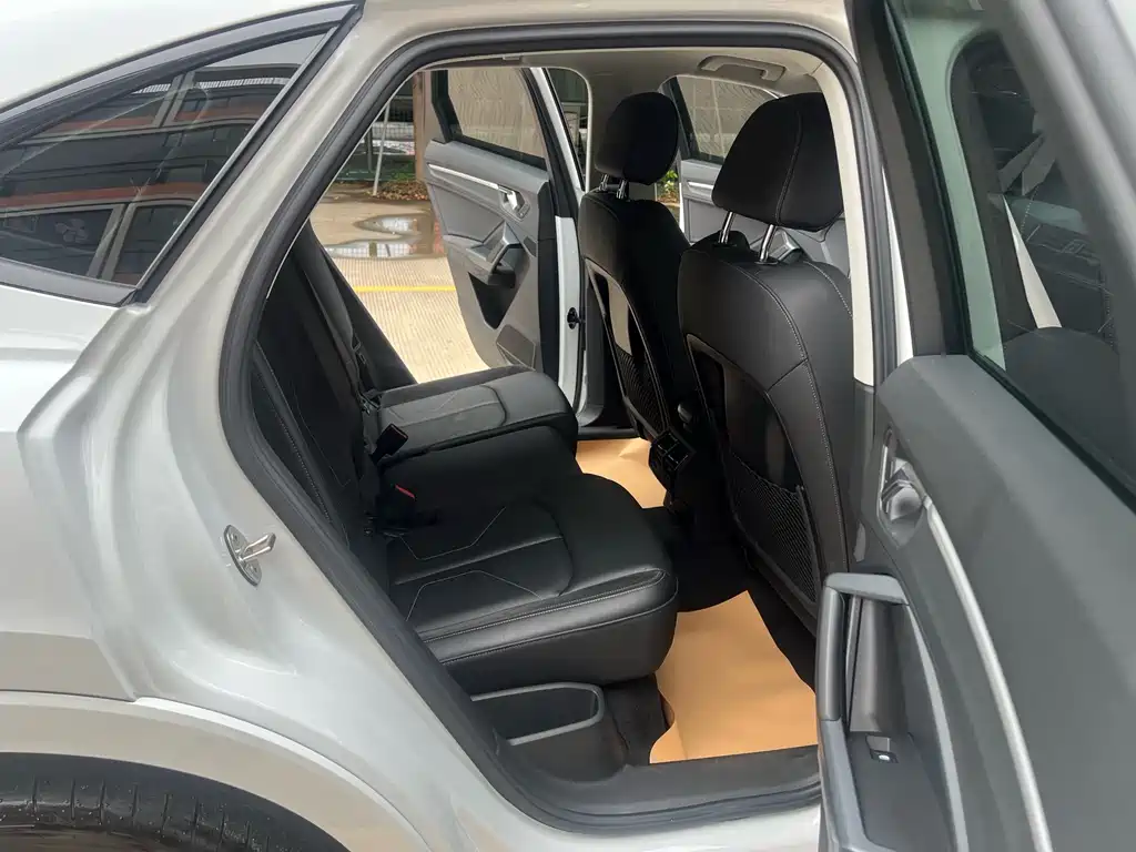 Audi Q3 Sportback 2023 — фото 9