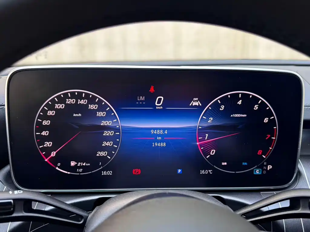 Mercedes-Benz C-Class 2025 — фото 20