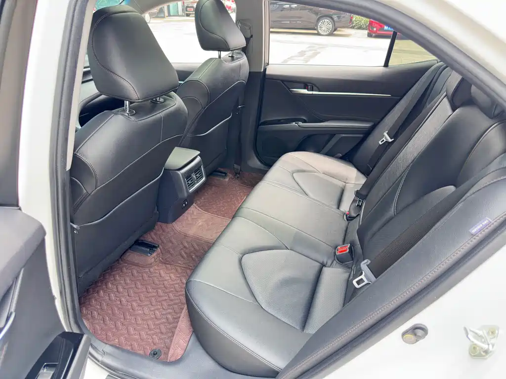 Toyota Camry 2021 — фото 13