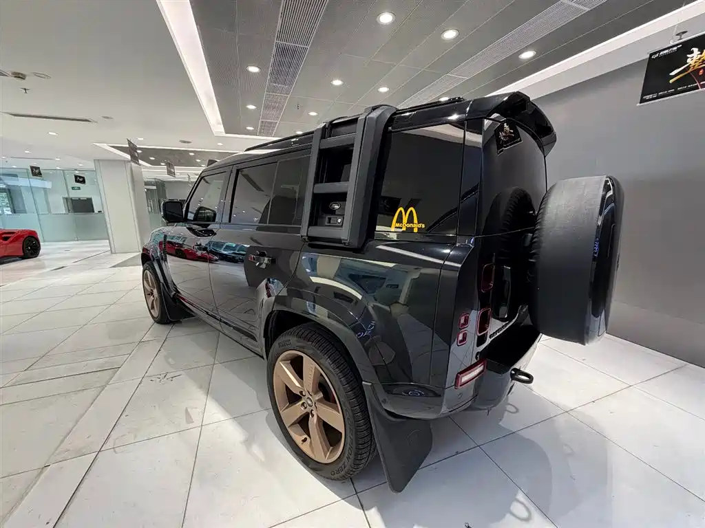 Land Rover Defender 2021 — фото 15