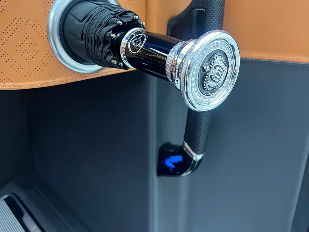 Toyota Hiace — фото 24