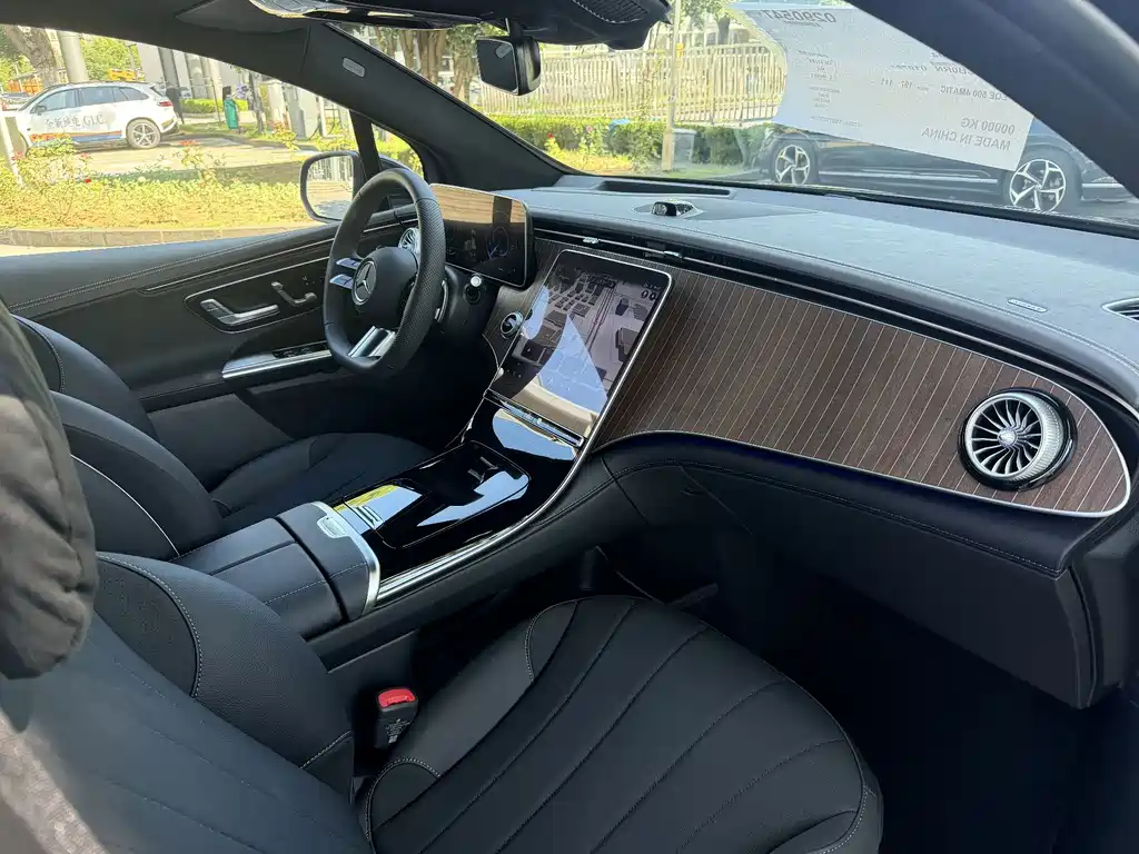 Mercedes-Benz EQE SUV 2025 — фото 16