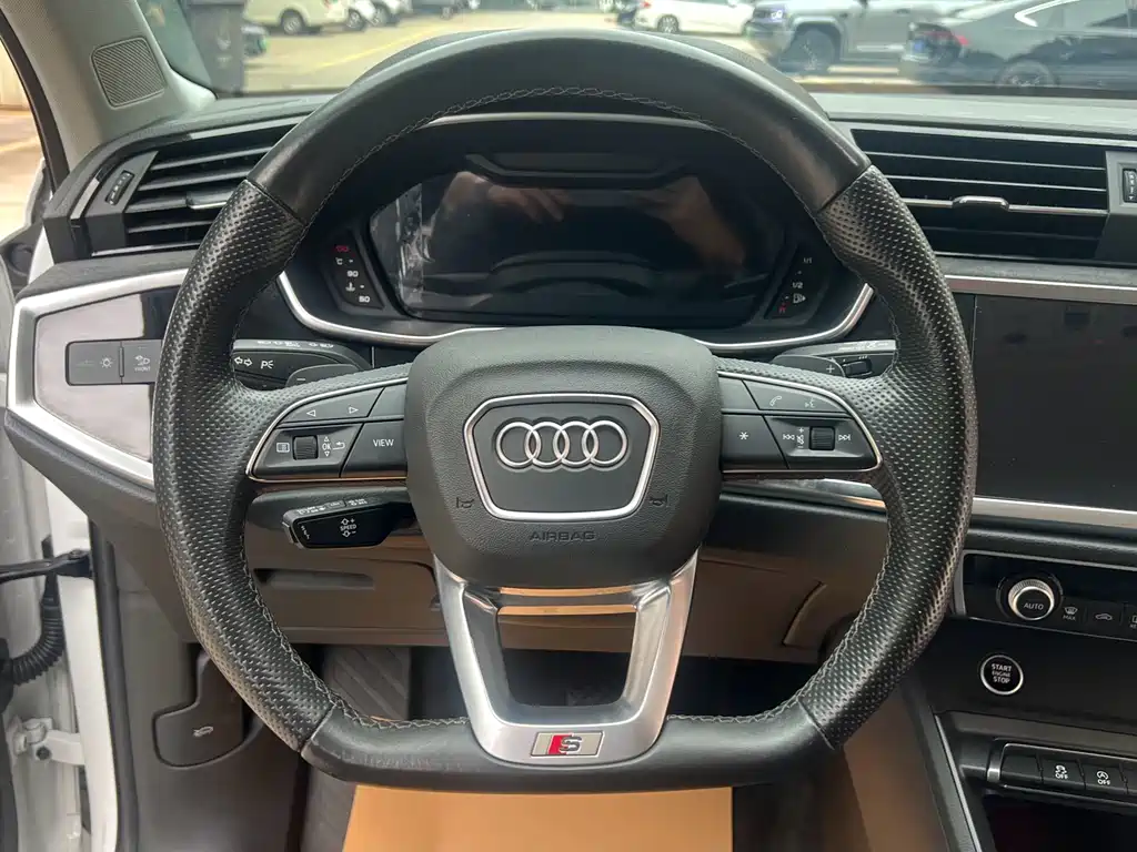 Audi Q3 Sportback 2023 — фото 10