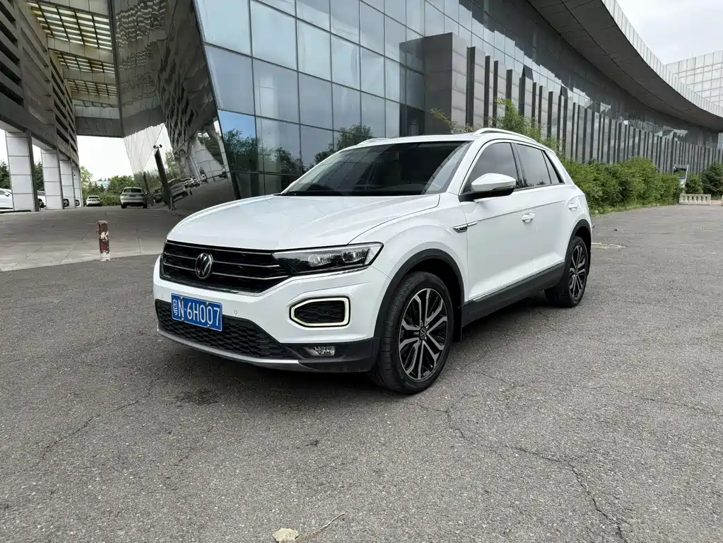 Volkswagen T-Roc 2023 — фото 1