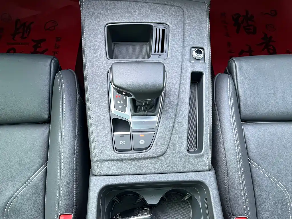 Audi Q5L 2023 — фото 13