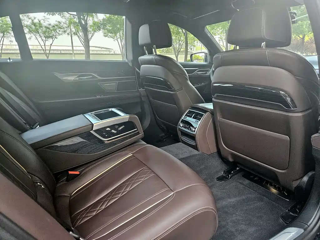 BMW 7 Series 2022 — фото 10
